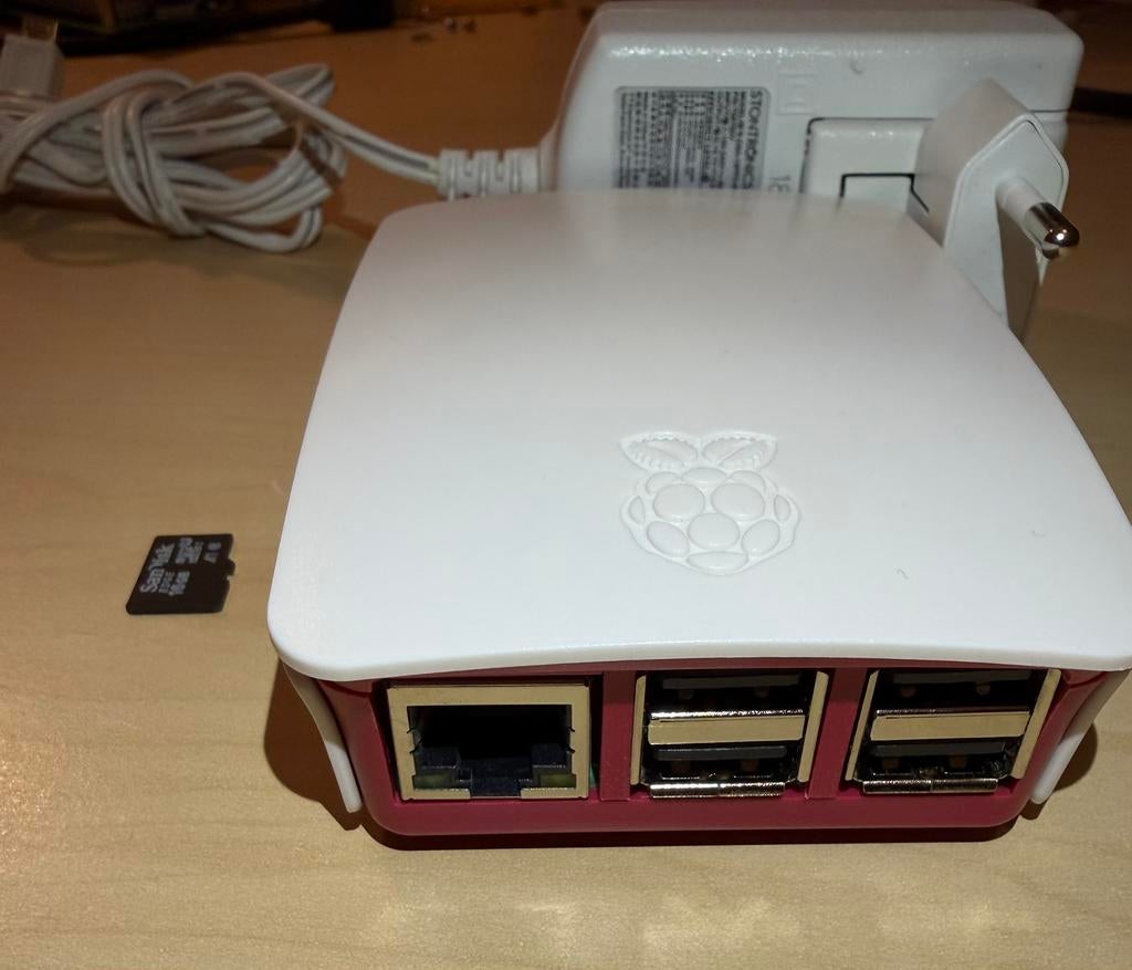 Raspberry Pi 3 B+ set met 16GB SD en Home Automation OS, Hobby en Vrije tijd, Elektronica-componenten, Ophalen of Verzenden
