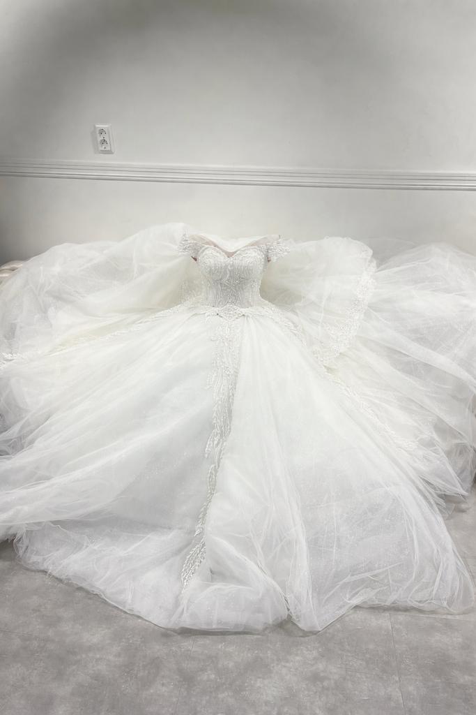 Te huur, Kleding | Dames, Trouwkleding en Trouwaccessoires, Ophalen of Verzenden, Zo goed als nieuw, Wit, Trouwjurk