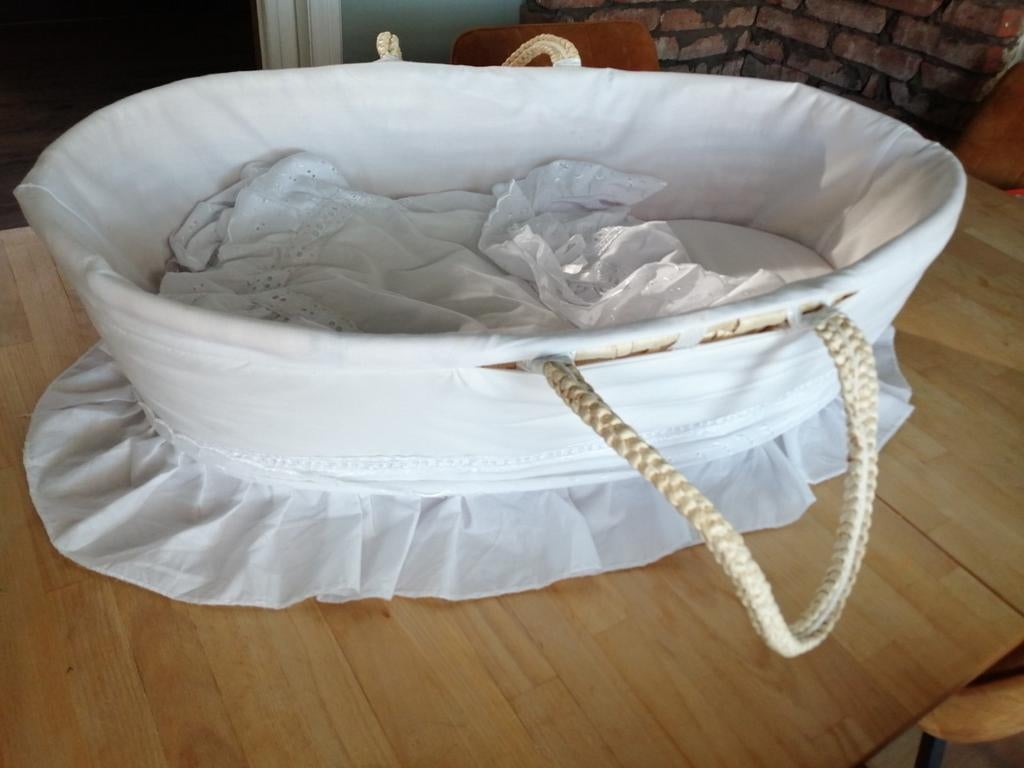 Mozes wieg /mand met matrasje en kanten dekentje, Ophalen, Wieg