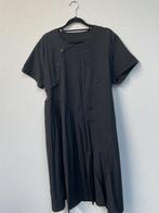 Nieuw diepzwart travel stof jurk maat 48, Kleding | Dames, Grote Maten, Ophalen of Verzenden, Nieuw, Zwart
