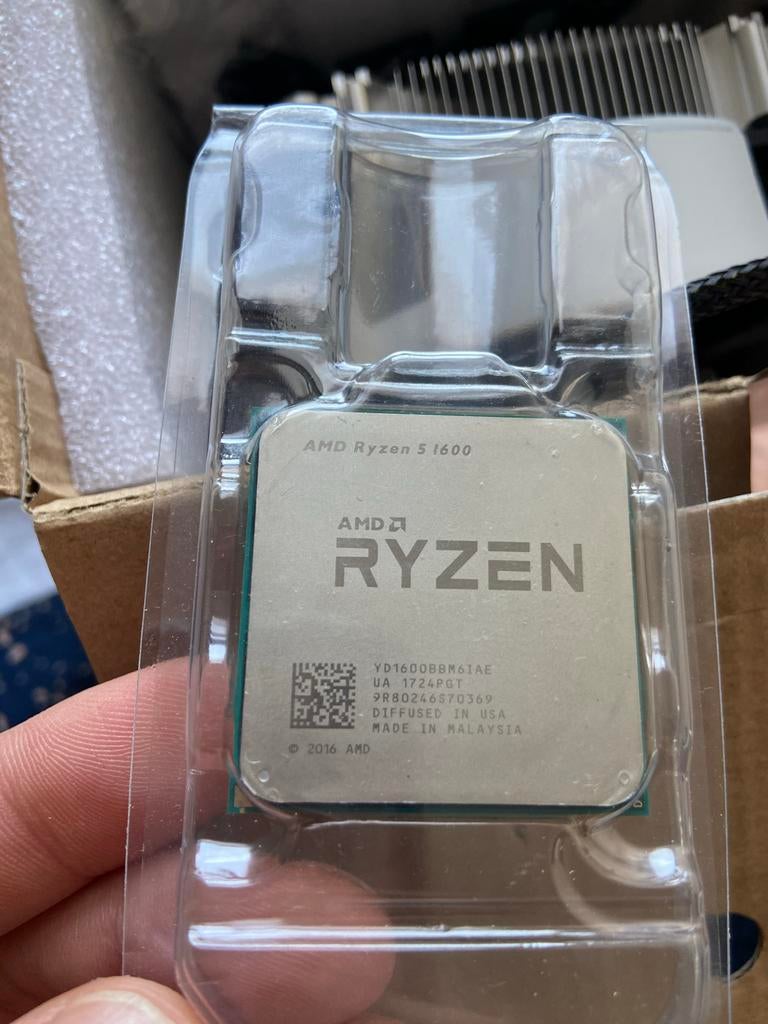 AMD Ryzen 5 1600 Processor met Koeler en Koelpasta, Computers en Software, Processors, Zo goed als nieuw, 6-core, 3 tot 4 Ghz