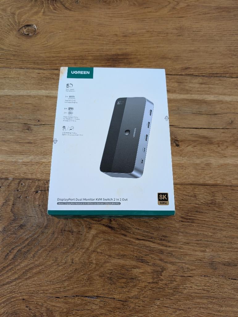 UGREEN 8K DisplayPort Dual Monitor KVM Switch (2 In 2 Out), Ophalen, Zo goed als nieuw, UGreen, Docking station