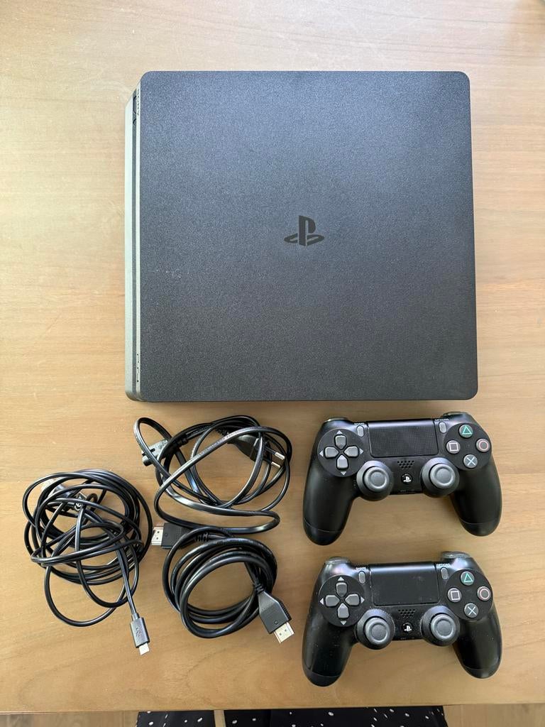 PlayStation 4 met 2 controllers, kabels en 4 games, Ophalen of Verzenden, Zo goed als nieuw, Met 2 controllers, Slim