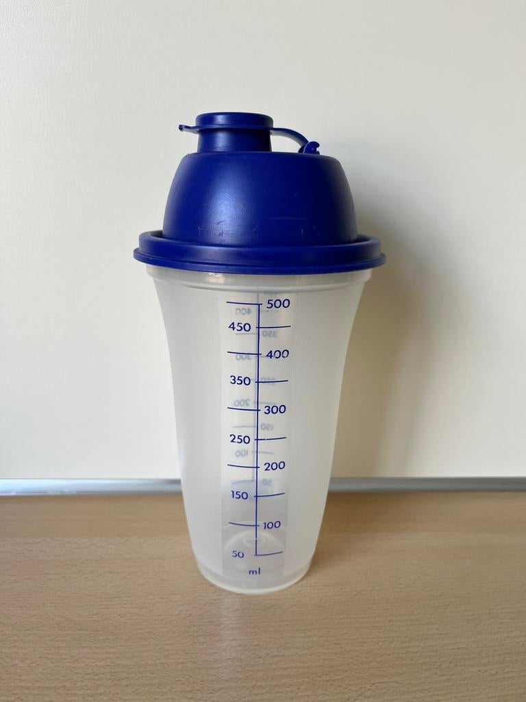 Tupperware shaker 500ml, Huis en Inrichting, Keuken | Tupperware, Ophalen of Verzenden, Zo goed als nieuw, Blauw, Beker of Kan