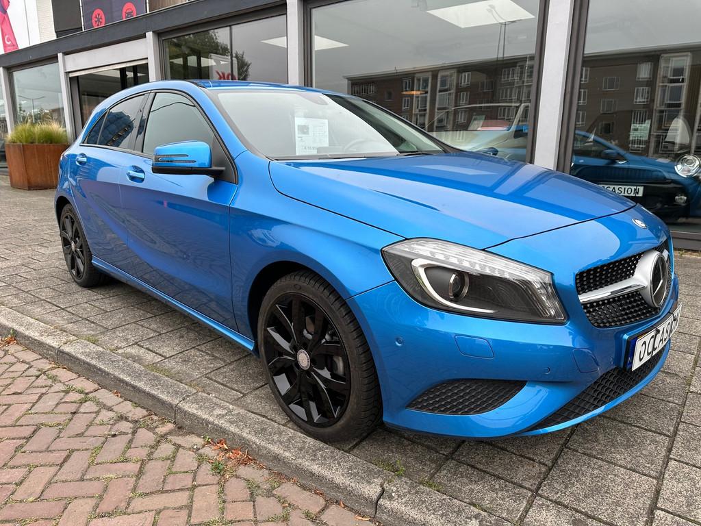 Mercedes-Benz A-klasse 180 Ambition | Half-Leder | LM-Velgen, Gebruikt, 4 cilinders, Blauw, Leder en Stof
