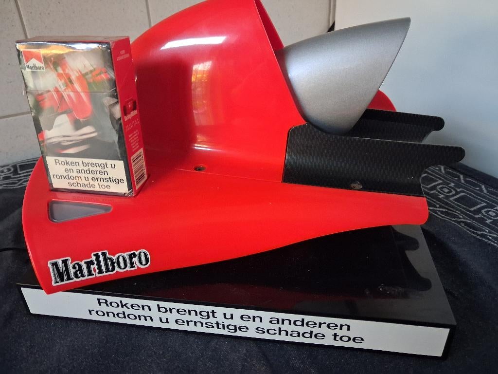Marlboro display F1 met pakje, Verzamelen, Ophalen of Verzenden, Zo goed als nieuw, Reclamebord