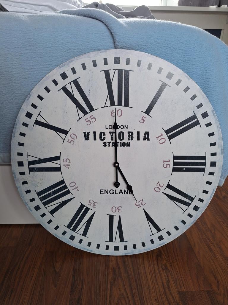 Vintage wandklok met het opschrift 'London Victoria Station', Ophalen, Wandklok