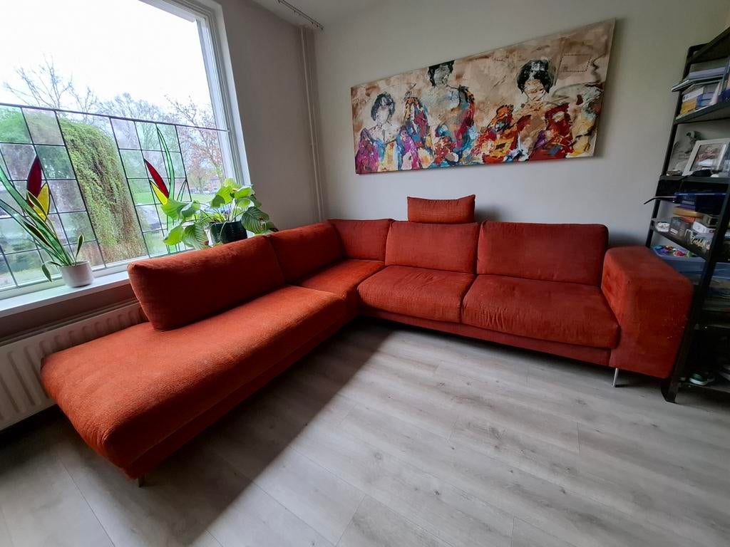 Comfortabele oranje hoekbank met chaise longue, Modern, Comfortabel, 250 tot 300 cm, Gebruikt, 100 tot 125 cm