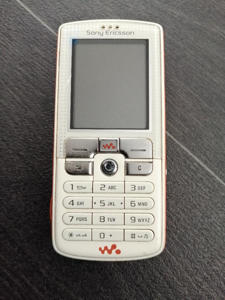 WEG=WEG!! COLLECTORS SONY ERICSSON W800 WALKMAN ORANJE, Telecommunicatie, Mobiele telefoons | Sony, Gebruikt, Overige systemen