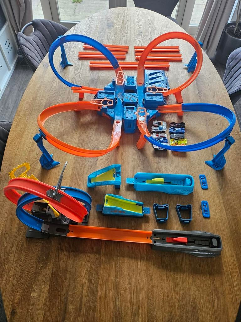 Hot Wheels racebaan met auto's en extra onderdelen, Kinderen en Baby's, Speelgoed | Racebanen, Racebaan, Ophalen of Verzenden