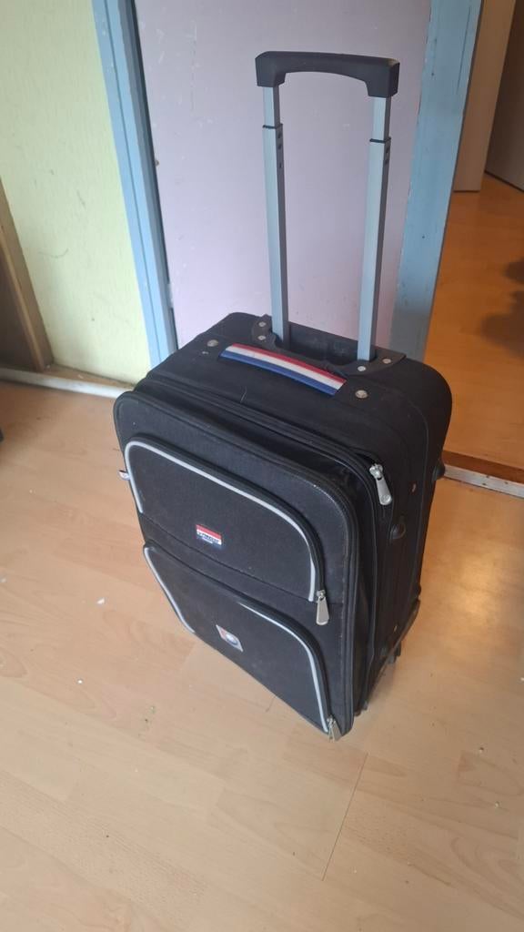 Handige zwarte trolley koffer met uitschuifbaar handvat, Wieltjes, Gebruikt, 50 tot 60 cm, Ophalen of Verzenden