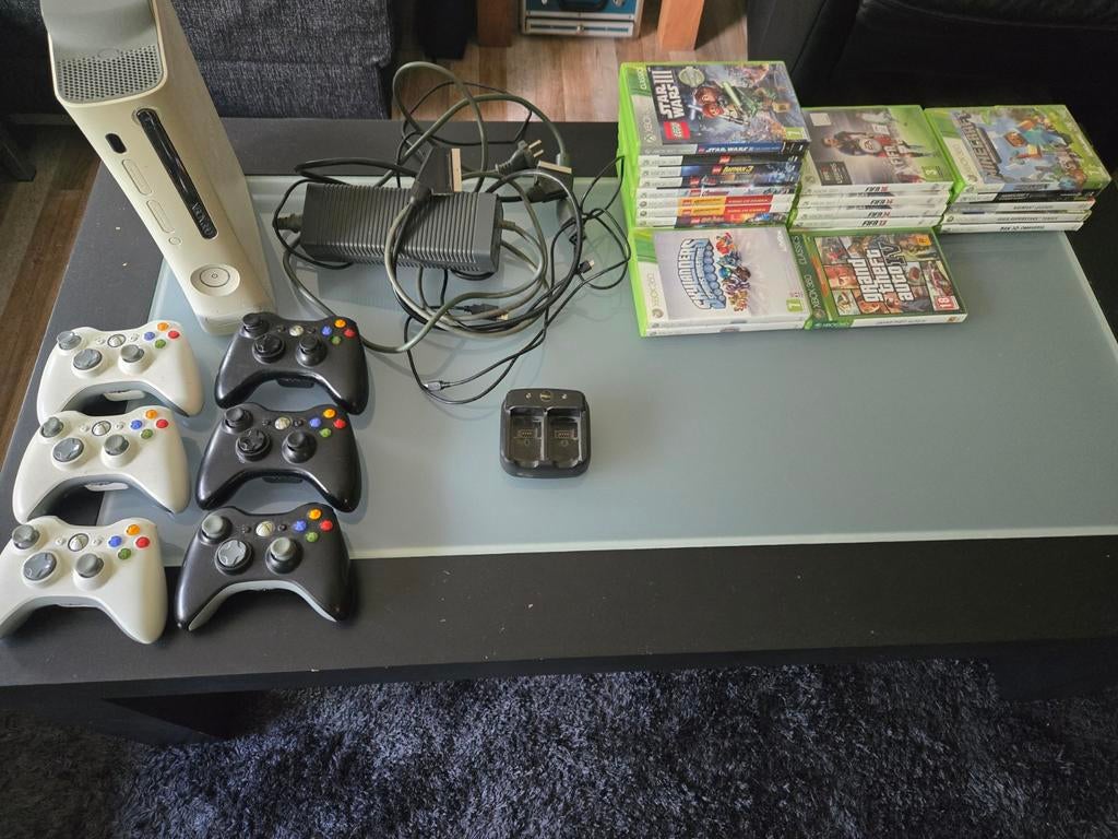 Xbox 360 met 60GB HDD, laadstation en 6 consoles, 24spellen., Ophalen of Verzenden, Gebruikt