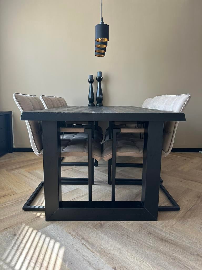 Eettafel, Ophalen, Gebruikt, 4 tot 6 stoelen