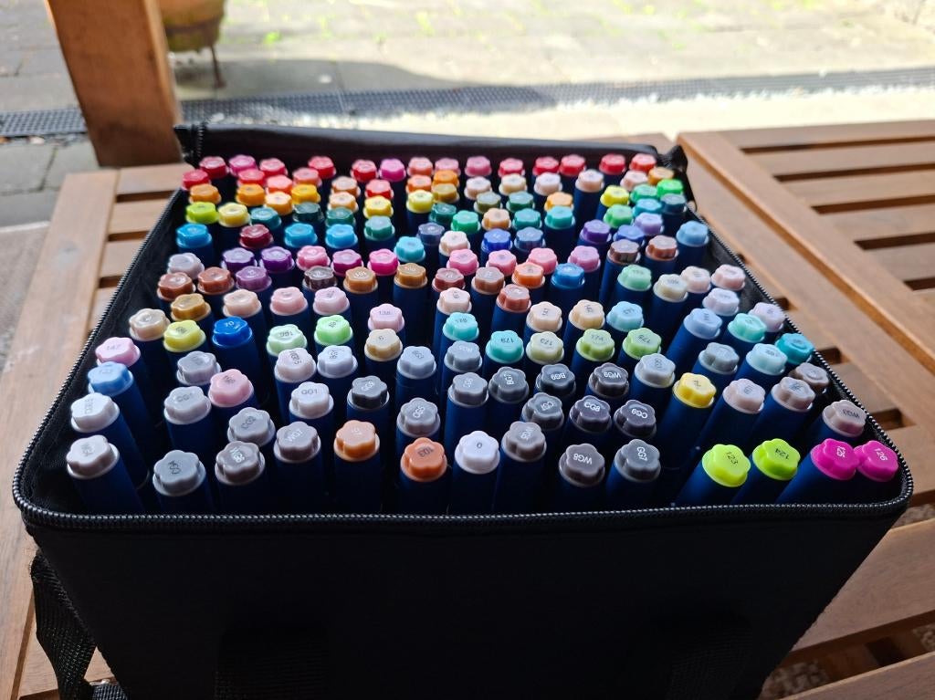 Alcohol Markers – Set van 168 stuks (Nassau), Hobby en Vrije tijd, Ophalen, Zo goed als nieuw, Potlood of Stift