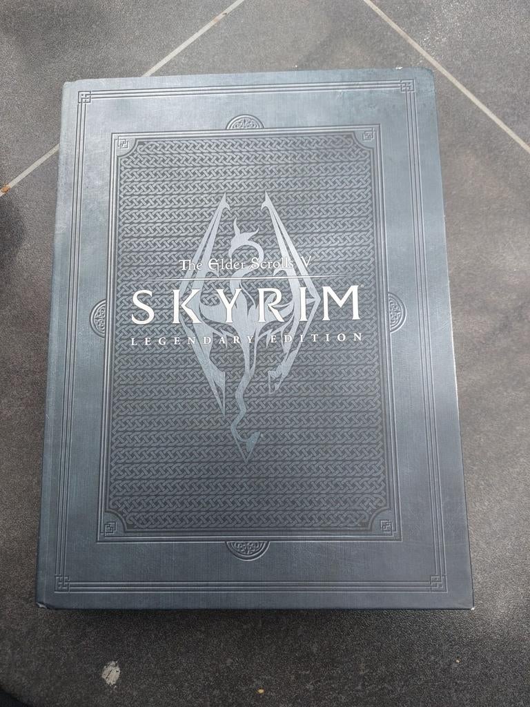 The Elder Scrolls V Skyrim Legendary Edition Hardcover Boek, Boeken, Ophalen of Verzenden, Gelezen, Bethesda Softworks, Europa overig