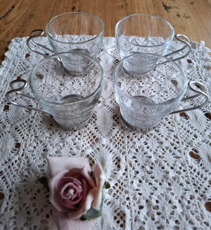 4 Italiaanse glazen espresso kopjes waarvan 2 Vitrosax, Gebruikt, -, -, Ophalen of Verzenden