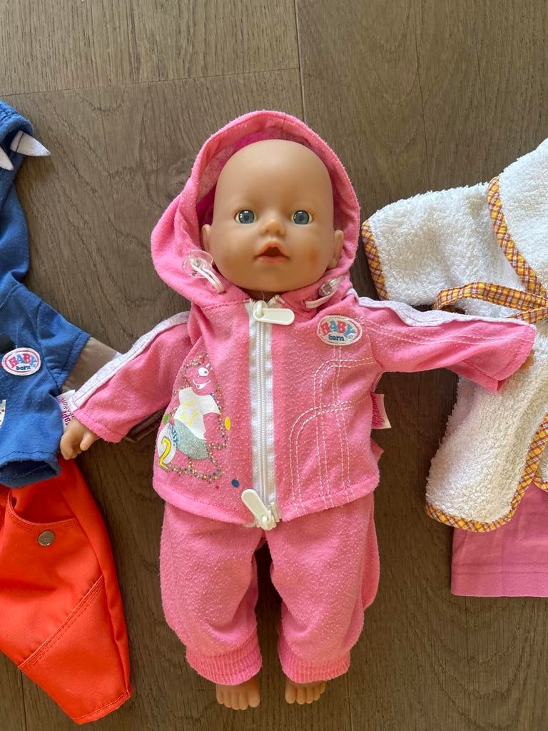 BABY born pop met 3 outfits van Zaff creation, Ophalen, Gebruikt, Babypop