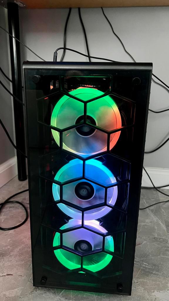 Krachtige Gaming PC met RGB verlichting, Computers en Software, Desktop Pc's, Gebruikt, 3 tot 4 Ghz, SSD, 16 GB, Met videokaart