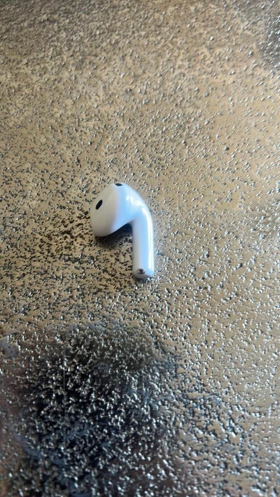 Apple Airpods 4 A3050 rechter oortje, Telecommunicatie, Mobiele telefoons | Oordopjes, Ophalen of Verzenden, Zo goed als nieuw