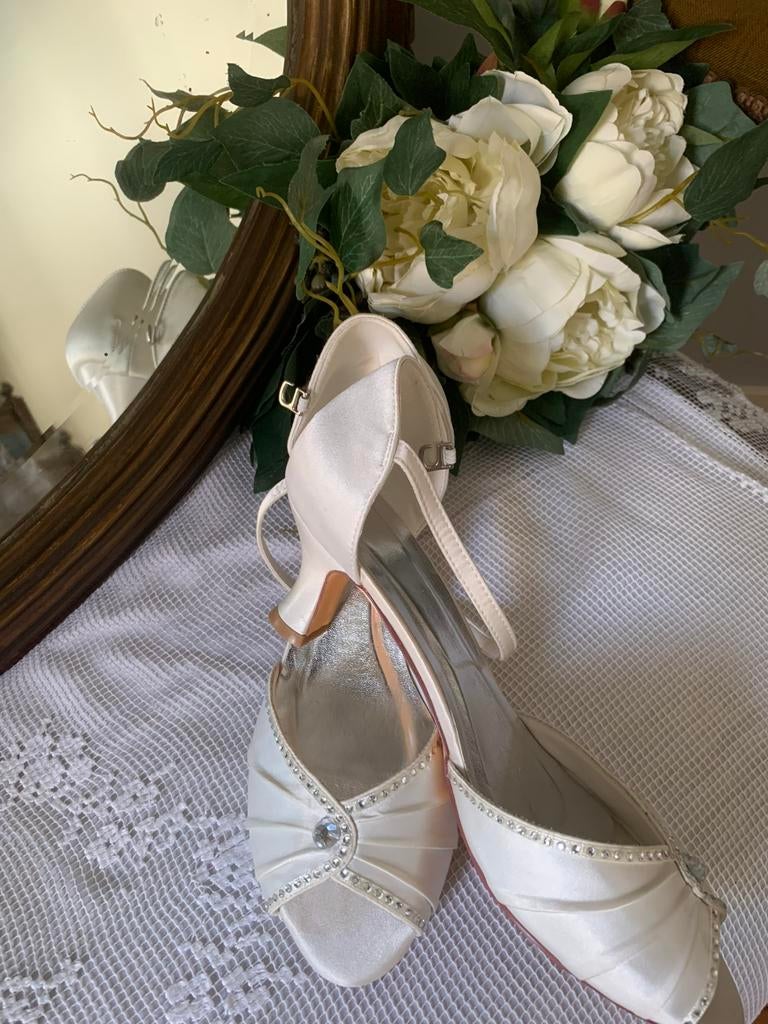 ** gelegenheids dames schoenen **, Ophalen of Verzenden, Zo goed als nieuw, Zwart, Sneakers of Gympen