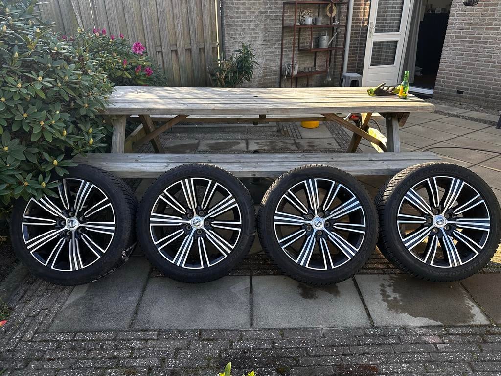 Volvo V60 Inscription 18 inch winterset Dunlop, Ophalen, 18 inch, Banden en Velgen, Winterbanden