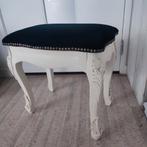 Brocante wit houten krukje, zwart fluwelen bekleding, Minder dan 50 cm, Gebruikt, Minder dan 50 cm, Ophalen of Verzenden