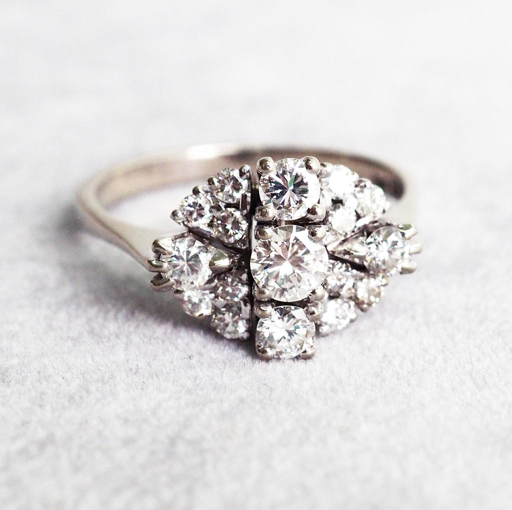 18 krt gouden art deco ring met prachtige briljanten 1.37ct, Ophalen of Verzenden, Goud, Ring, Met edelsteen