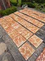 38 antieke plinten/plinttegels lichtbruin gemarmerd 15x15cm, Ophalen