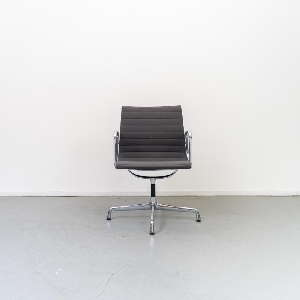 4x Vitra Eames EA 108 Stoel Grijs Hopsak - Gepolijst, Niet ingevuld, Niet ingevuld, Ophalen of Verzenden, Zo goed als nieuw
