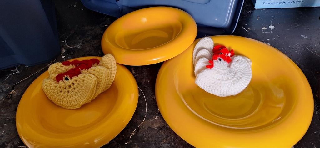 Div.Paas decoratie eierdopjes gele schaaltjes ed  zie foto's, Ophalen of Verzenden, Zo goed als nieuw