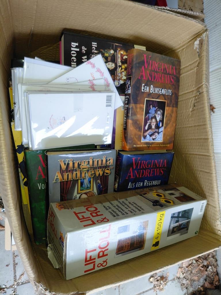 Partij rommelmarkt spullen, Ophalen