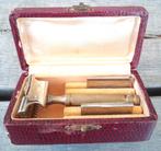 Oud scheermes in doosje, Ophalen