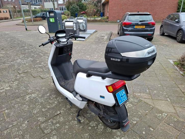 NIU N1s Sport snorscooter - Wit, incl. koffer en slot, Fietsen en Brommers, Snorfietsen en Snorscooters, Zo goed als nieuw, Overige merken