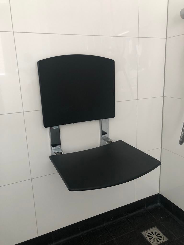 Stoeltje voor onder douche, zorggeschikt, Huis en Inrichting, Badkamer | Badkamermeubels, Ophalen, Overige typen, 50 tot 100 cm