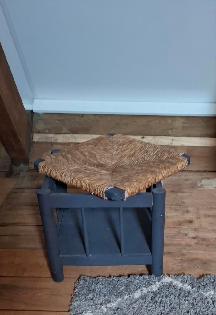 Vintage krukje met biezen zitting, Antiek en Kunst, Antiek | Meubels | Stoelen en Banken, Ophalen