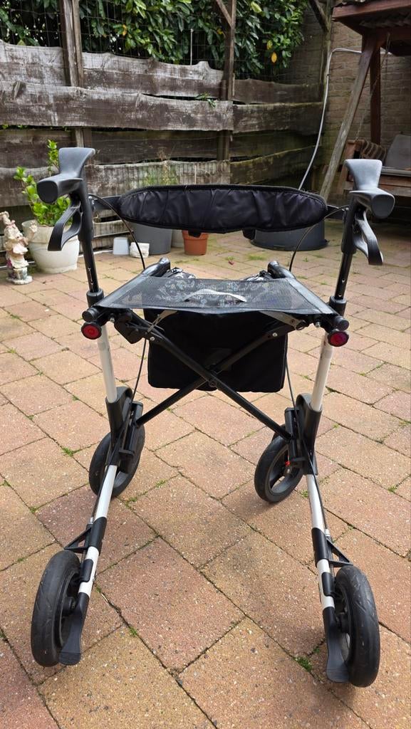Te koop zeer nette en goede topro troja rollator maat M, Diversen, Ophalen