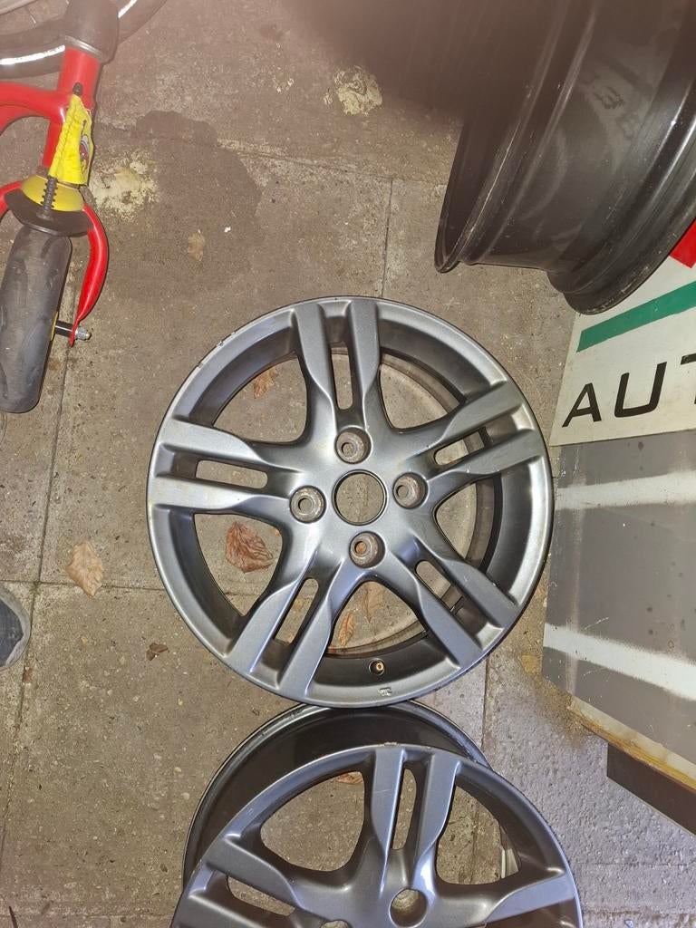 mitsubishi colt 16 inch czt/ rallyart velgen  donker  grijs, Auto-onderdelen, Banden en Velgen, Ophalen, 16 inch, 205 mm, Winterbanden