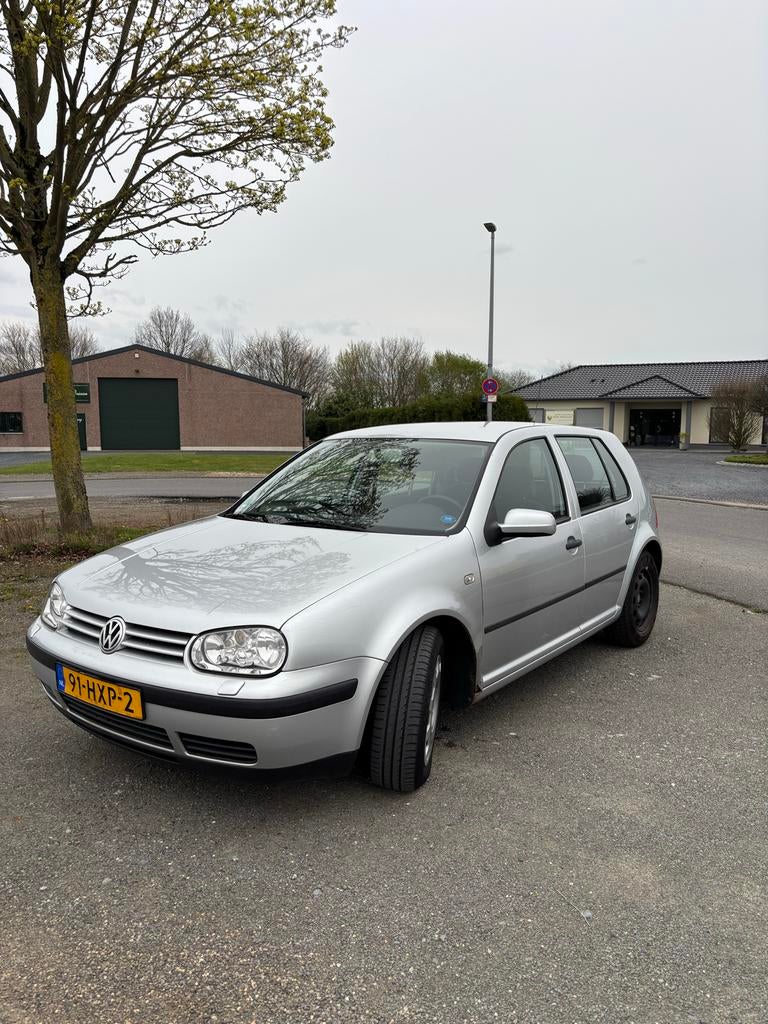 Volkswagen Golf 2000 Grijs, 1300 kg, 1984 cc, 115 pk, 17 km/l