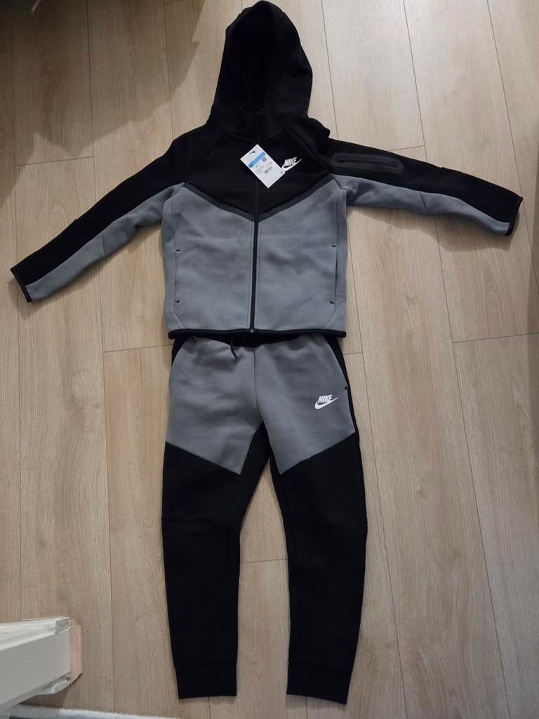Nike Tech Fleece Trainingspak - Nieuw met labels, Ophalen of Verzenden, Nieuw, Nike, Jongen of Meisje
