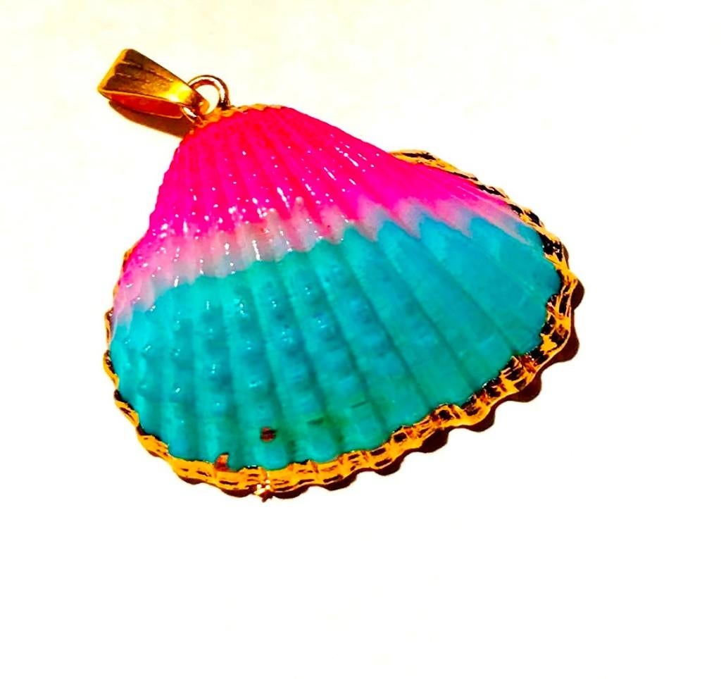natuurlijke Venus schelp hanger incl bail gedoopt in goud, Verzenden, Nieuw, Blauw, Steen of Mineraal