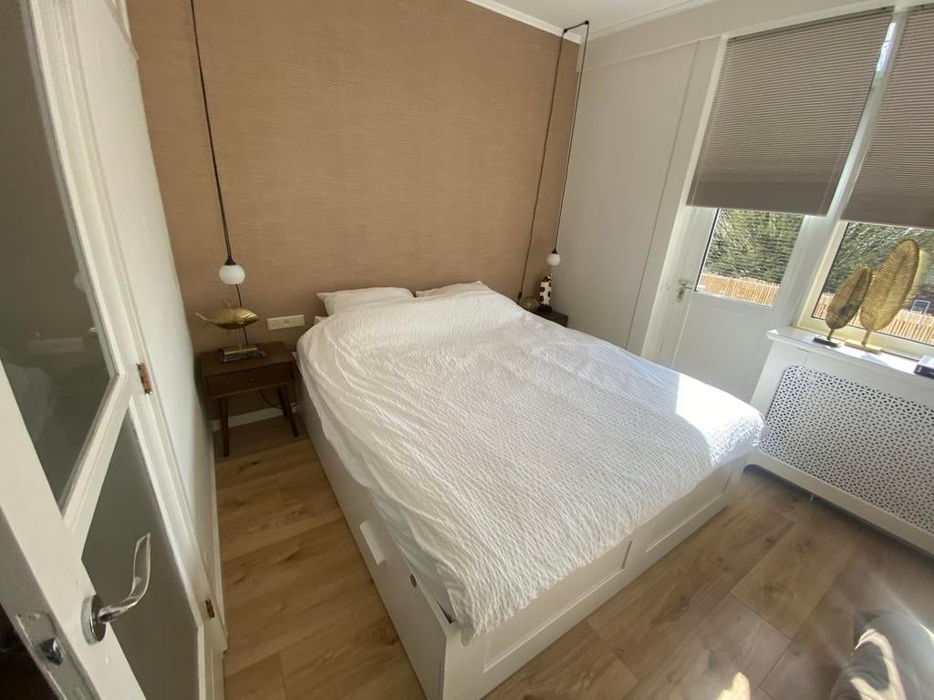 IKEA bed 180x200 incl matras + lattenbodem set, Ophalen, Wit, Tweepersoons, Zo goed als nieuw