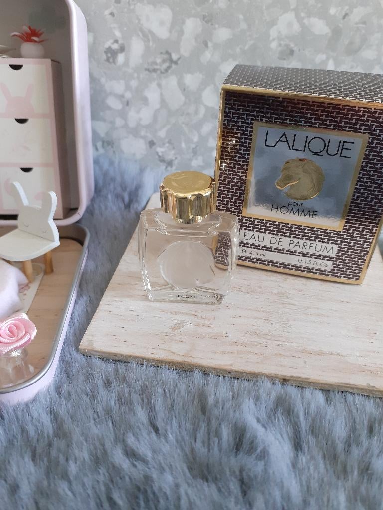 parfumminiatuur met doosje lalique homme, Ophalen, Zo goed als nieuw, Miniatuur, Gevuld
