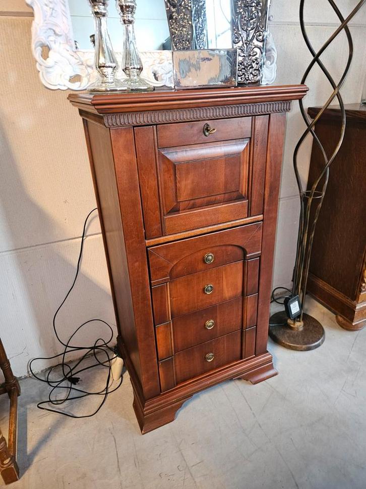 Kersenhout drankkast met verlichting, Huis en Inrichting, Kasten | Overige, Gebruikt, Ophalen