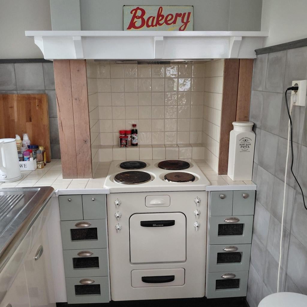 Amerikaanse keuken met Thurma fornuis, Ophalen, Gebruikt, Wit, Staal of Rvs