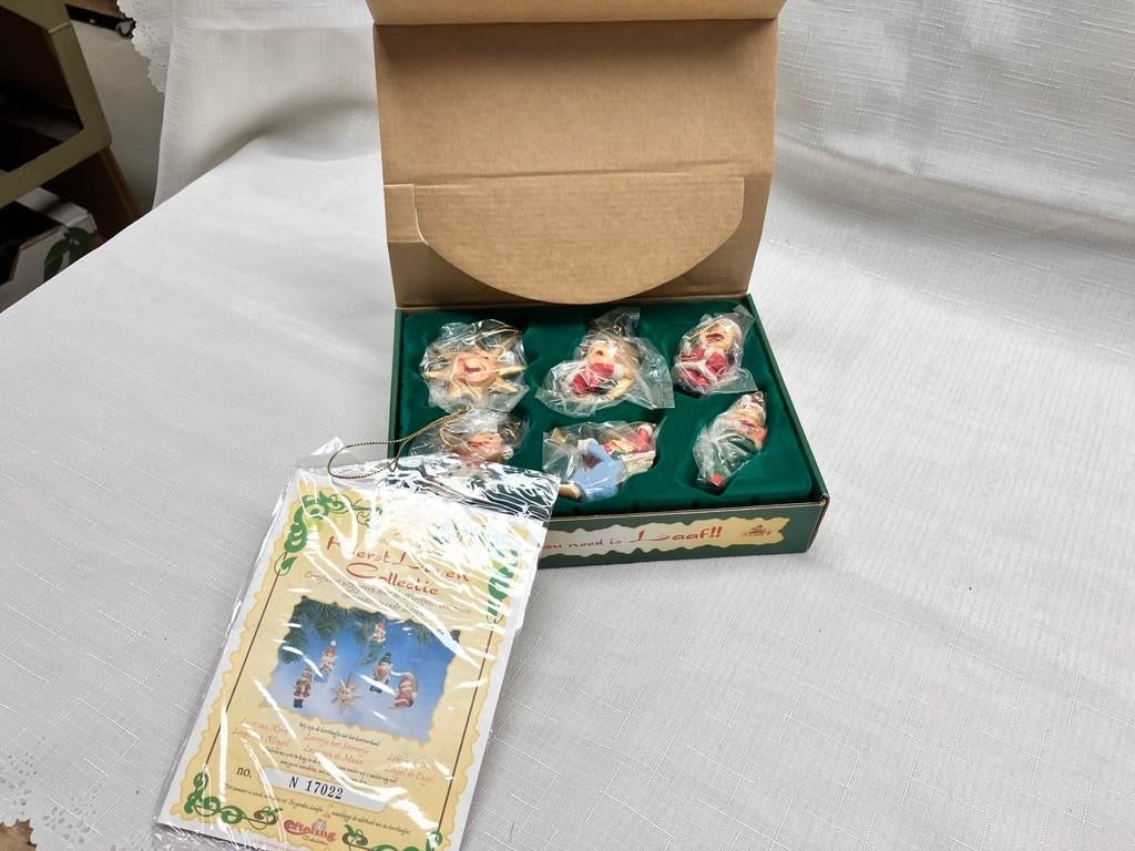 Kerst Laven 4162/853 collectie 1999 met certificaat in doos, Verzenden, Zo goed als nieuw, Beeldje of Poppetje