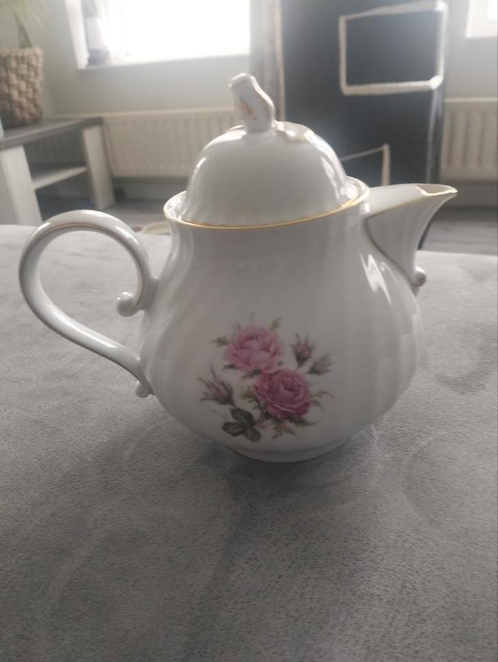 Vintage Porseleinen Theepot van ak Kaiser, Antiek en Kunst, Antiek | Porselein, Ophalen
