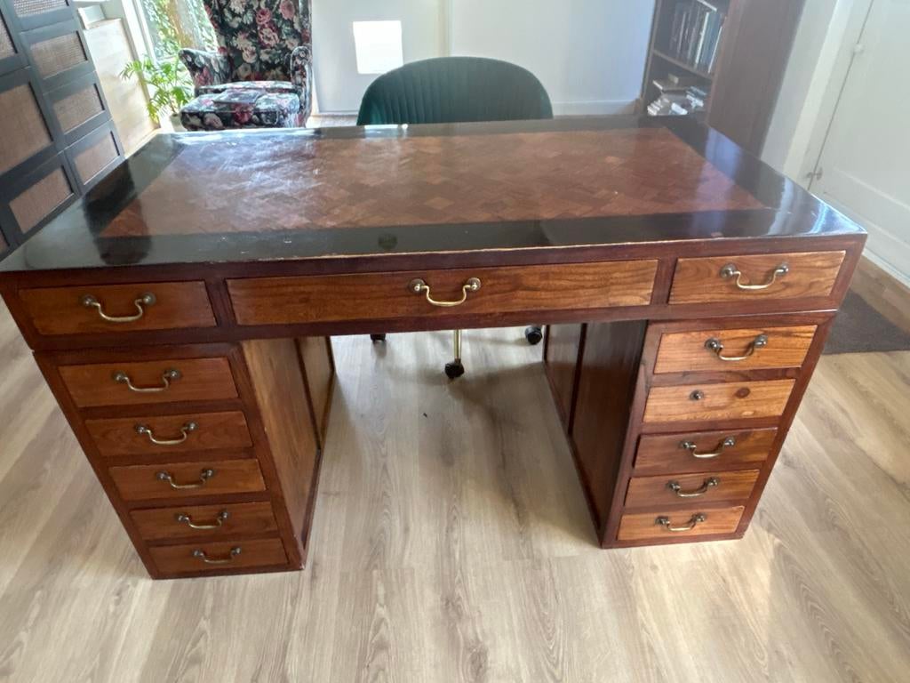 Houten bureau met lades, Huis en Inrichting, Bureaus, Ophalen, Overige typen, Gebruikt, Bruin