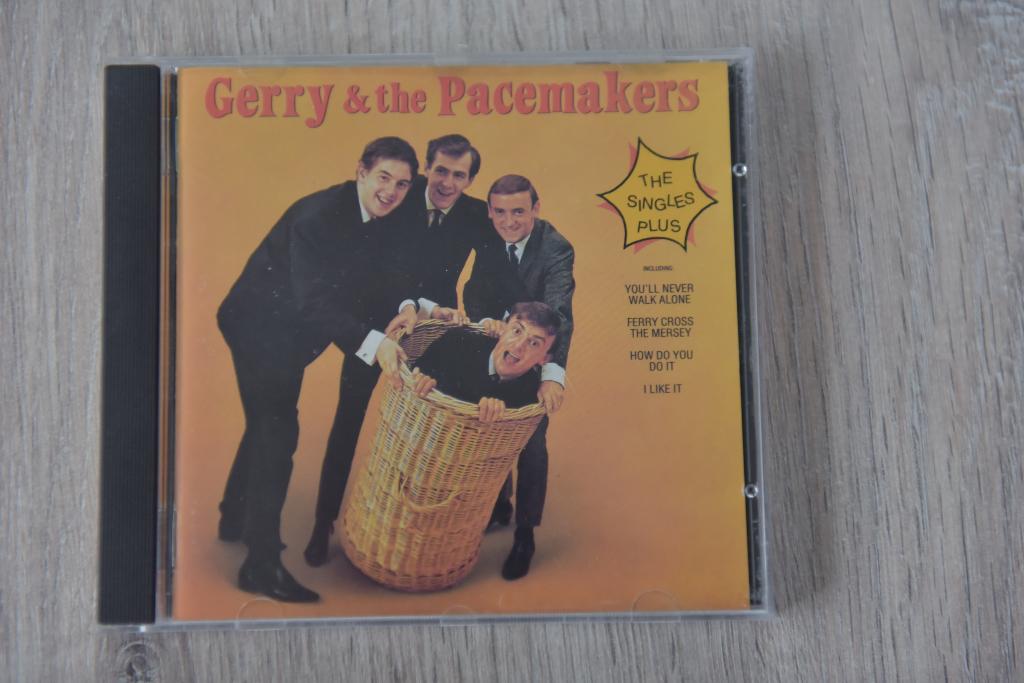 GERRY & THE PACEMAKERS -- THE SINGLES PLUS, Verzenden, 1960 - 1969, Zo goed als nieuw, Boxset