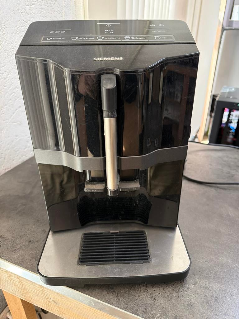 Siemens EQ3 s100 Koffiezetapparaat, Witgoed en Apparatuur, Koffiezetapparaten, Afneembaar waterreservoir, Gebruikt, Koffiemachine