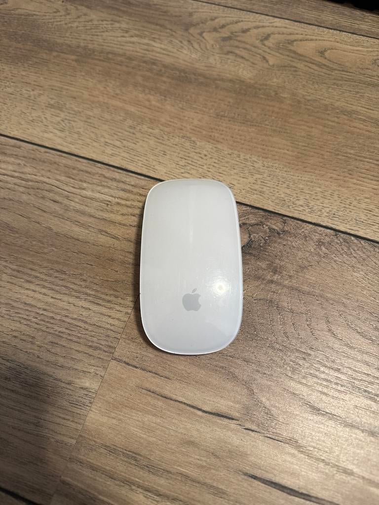Apple Magic Mouse A1296 - Draadloze Bluetooth Muis, Rechtshandig, Muis, Gebruikt, Ophalen of Verzenden